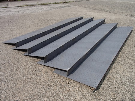 縞鋼板、鉄板のスロープ:段差スロープ（段差プレート）の製作