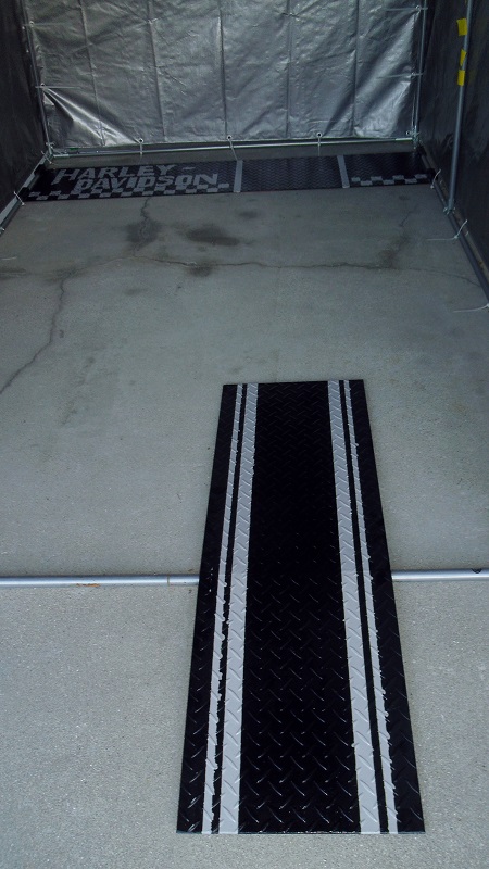 縞鋼板、鉄板のスロープ:オートバイ用の段差スロープと押さえ板の製作