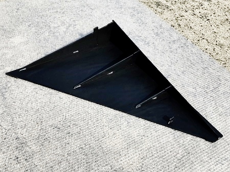 縞鋼板、鉄板のスロープ:車が乗っても大丈夫な三角形の鉄板スロープを兵庫県神戸市へ