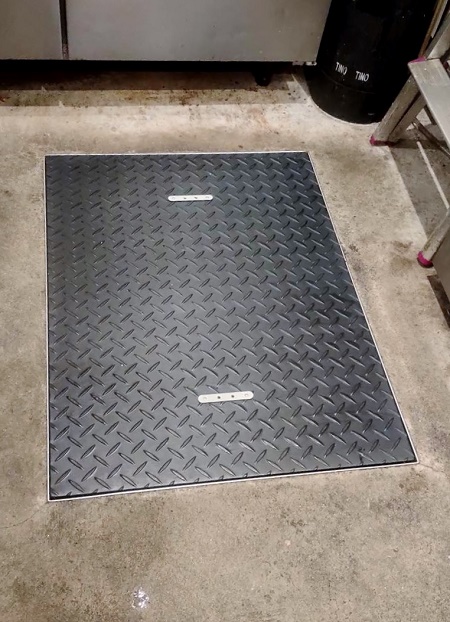 グリストラップ 蓋:京都市北区のイタリア料理店様より ＜「３個１」にしたグリストラップの蓋＞