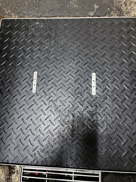 グリストラップ 蓋:東京都中野区の焼肉屋様より…鉄製に錆止め塗装のグリストラップの蓋