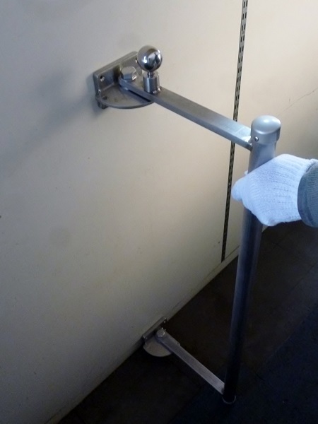 介護施設内のトイレの可動式手摺