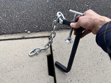 「側溝の蓋持ち上げ機」特注仕様