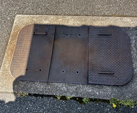 グリストラップ 蓋:鳥取市の「あまから亭」様より屋外にあるグリストラップの蓋