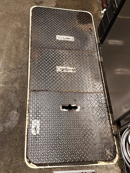 グリストラップ 蓋:東京都町田市のイタリア料理店様より　「３を２」にしたグリストラップの蓋