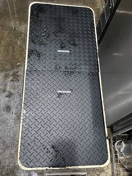 グリストラップ 蓋:東京都町田市のイタリア料理店様より　「３を２」にしたグリストラップの蓋