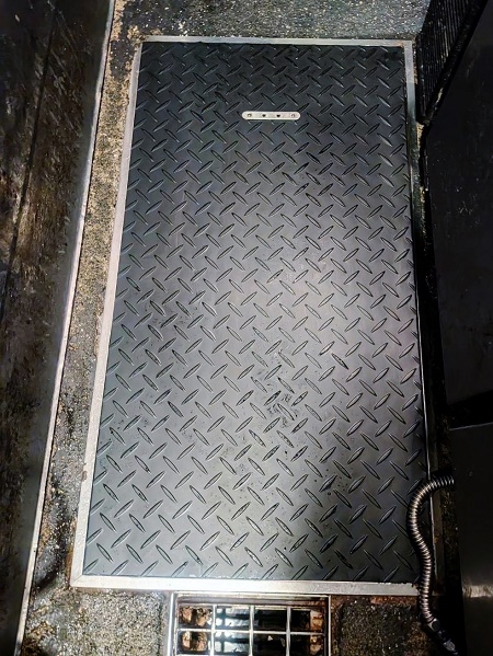 グリストラップ 蓋:『油そば春日亭錦糸町店』様より　「２個１」で取手１個のグリストラップ蓋